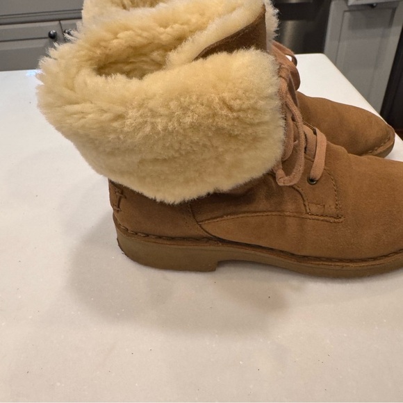 UGG WEYLYN LACE CHESTNUT SHEARLING CUFF BOOTS US 7 EU 38 - Picture 3 of 8